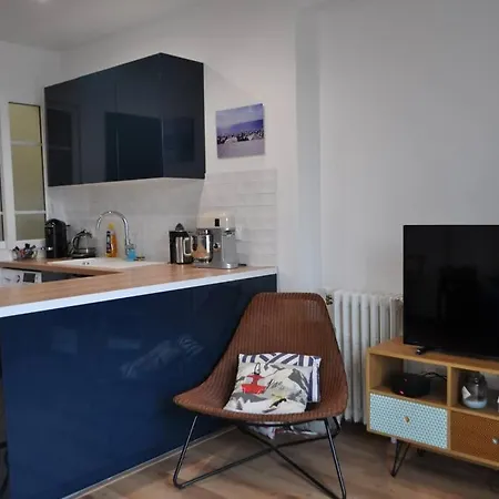 - Close To The Sea Daire